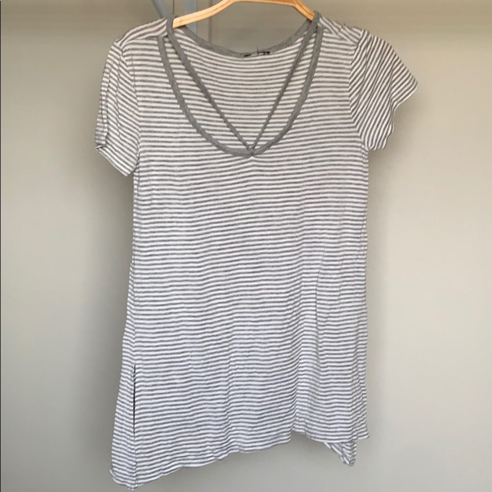 🌸5/$15🌸 Women’s t-shirt